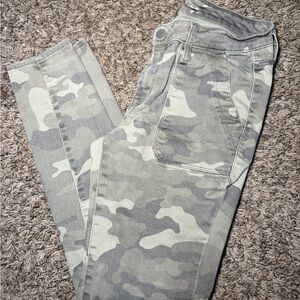 Seven Camouflage Skinny Size 4 Jeans